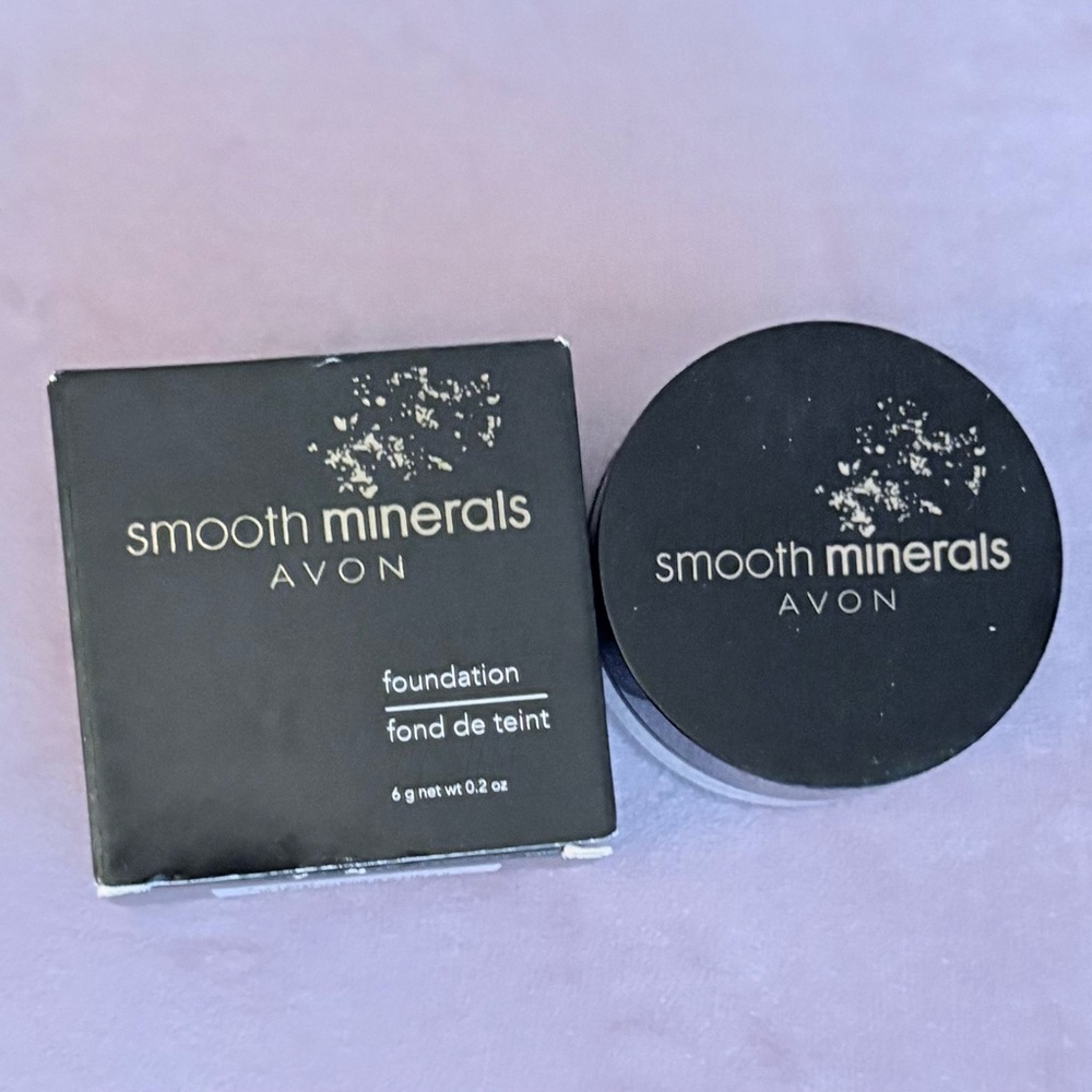 New Avon Smooth Minerals Transparent Glow Loose Powder M01 0.2 oz